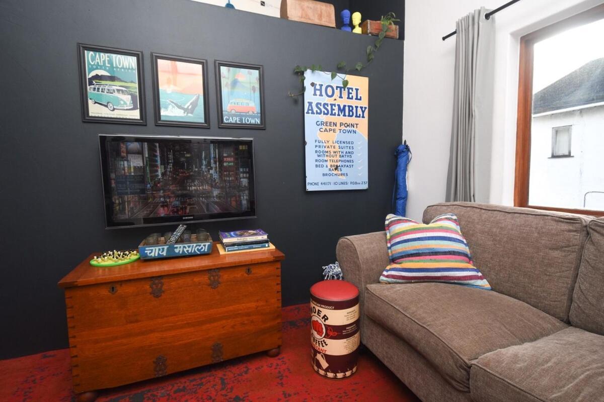 Apartment Poseidon's Pad - Eclectic 2-bedroom In Trendy