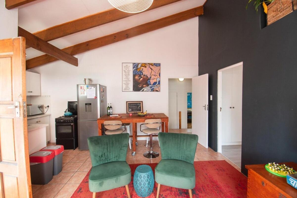 Poseidon's Pad - Eclectic 2-bedroom In Trendy *