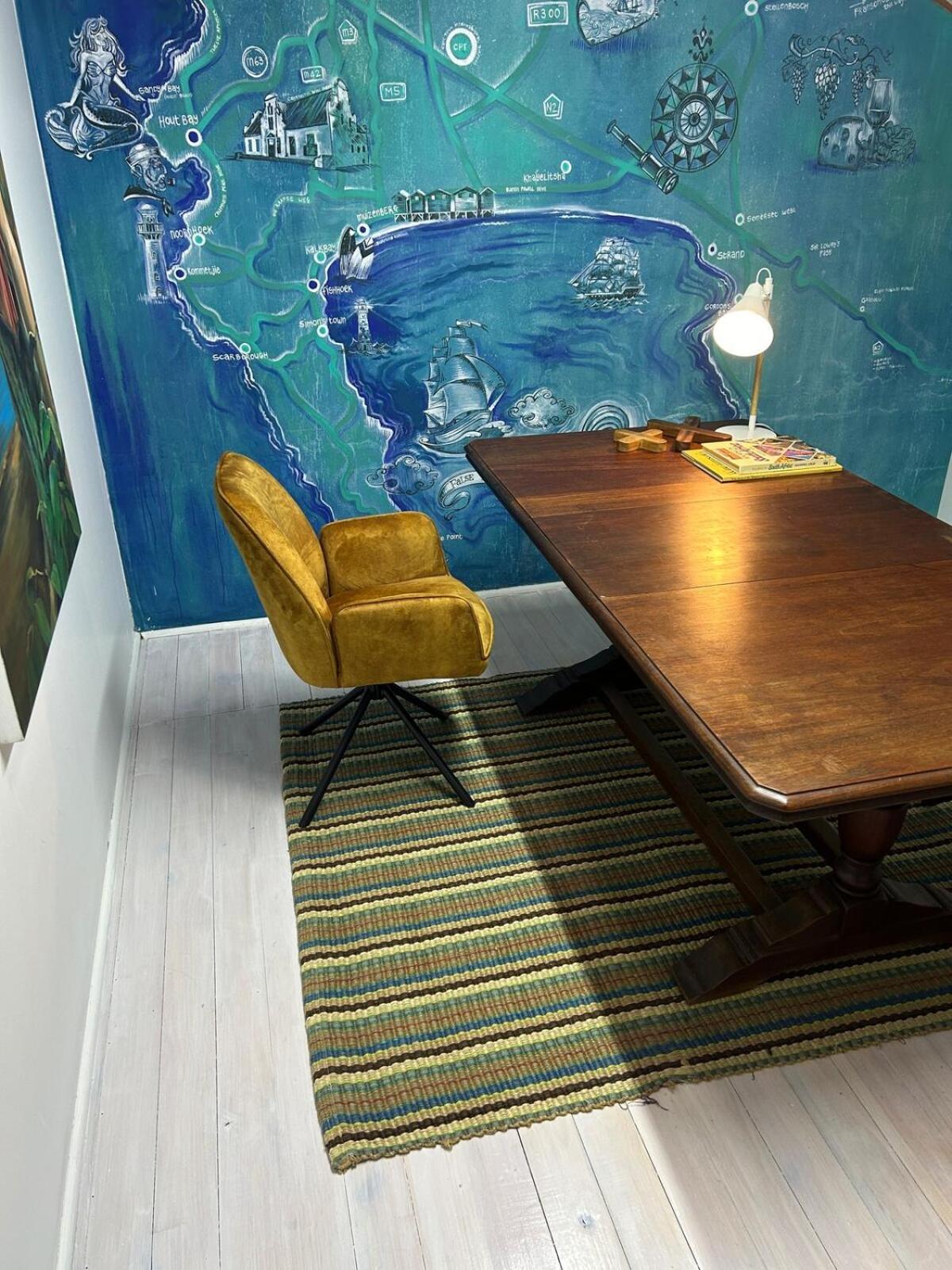 Apartment Poseidon's Pad - Eclectic 2-bedroom In Trendy