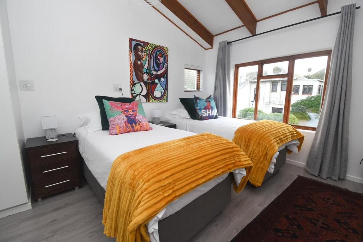 Poseidon's Pad - Eclectic 2-bedroom In Trendy Muizenberg