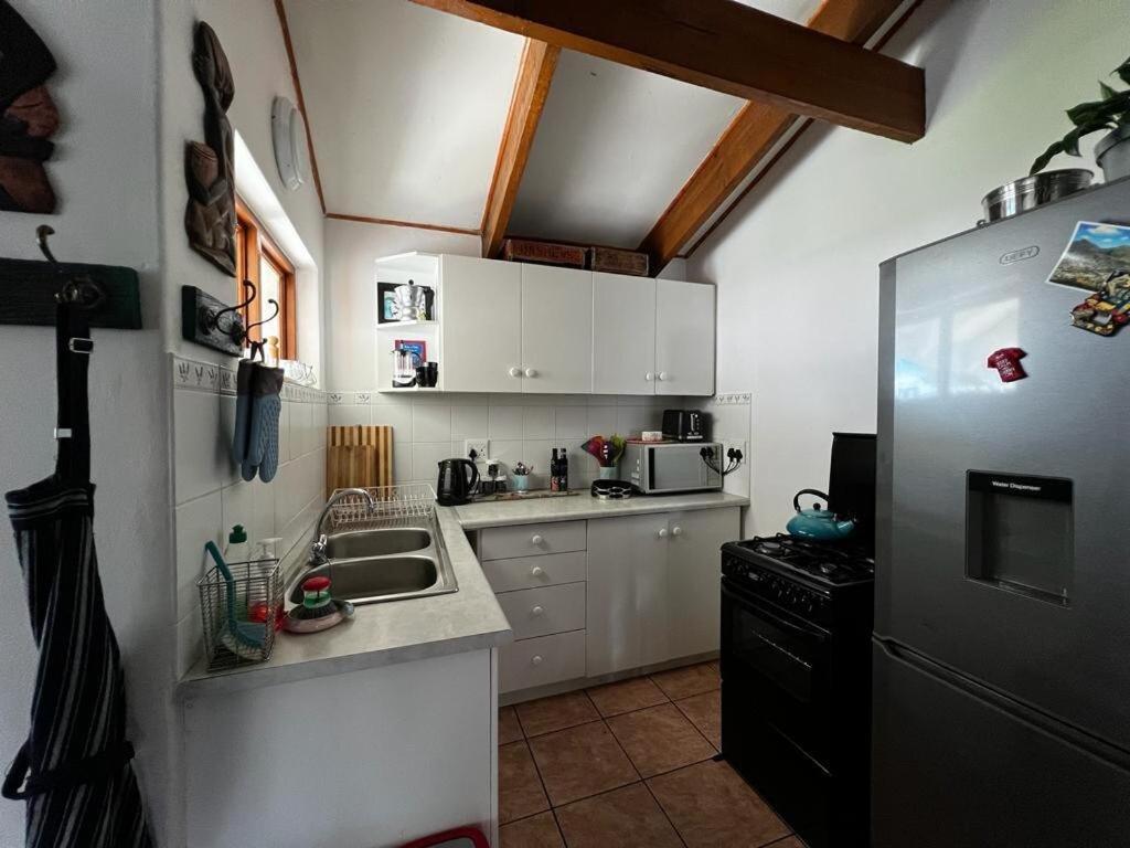 Poseidon's Pad - Eclectic 2-bedroom In Trendy