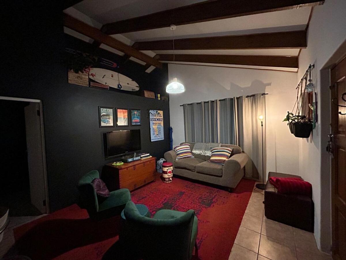 Poseidon's Pad - Eclectic 2-bedroom In Trendy *