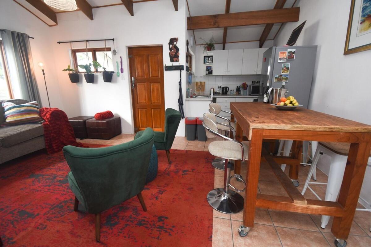 Poseidon's Pad - Eclectic 2-bedroom In Trendy Muizenberg