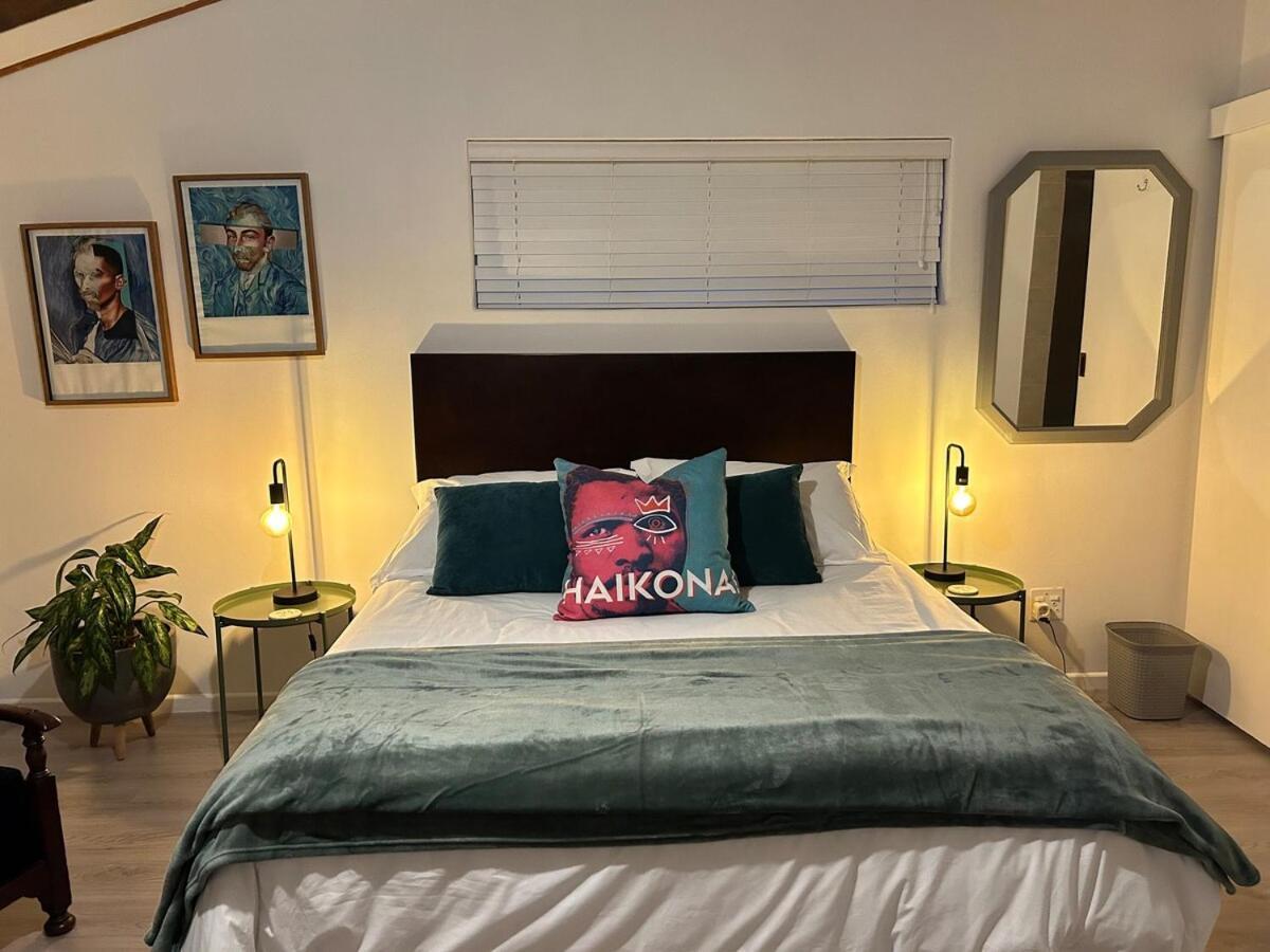 Poseidon's Pad - Eclectic 2-bedroom In Trendy Apartment Muizenberg