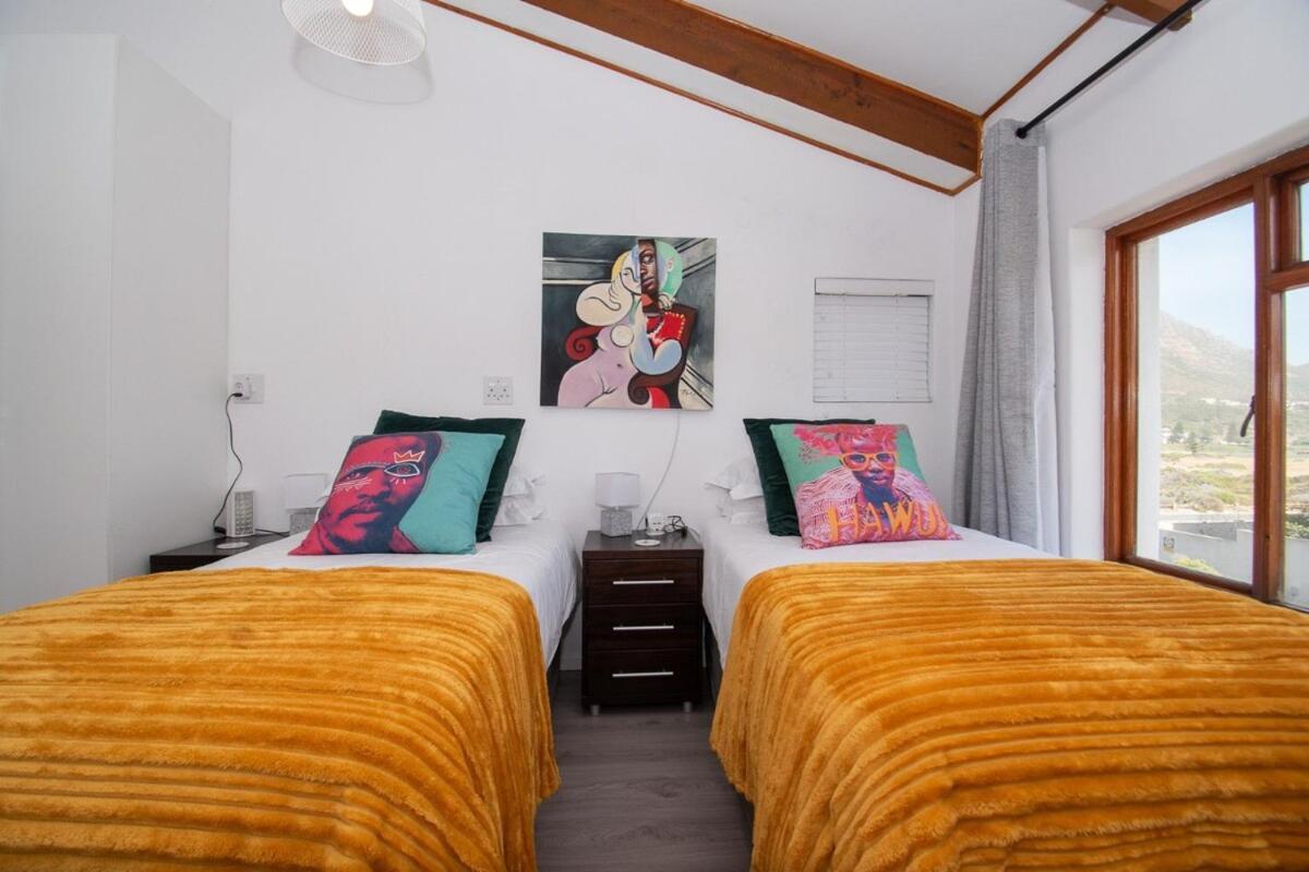 Poseidon's Pad - Eclectic 2-bedroom In Trendy *